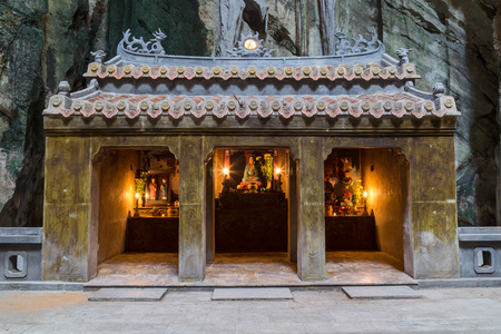 有神龛 大理石山越南 Huyen 孔洞穴