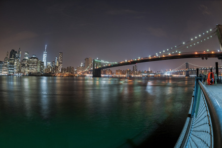 从布鲁克林纽约城市景观夜景