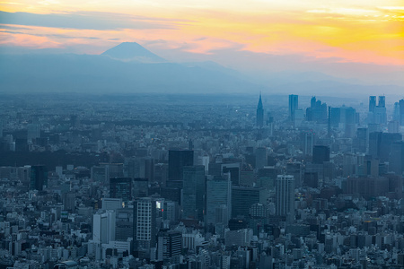 东京的摩天大楼和山富士