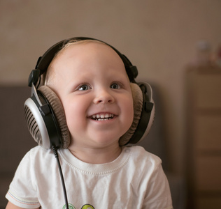 孩子听音乐头戴式耳机