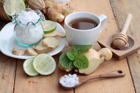 生姜茶和柠檬蜂蜜美味