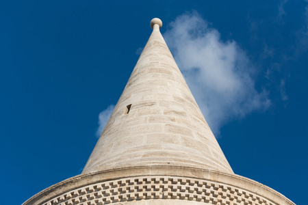 白色的塔在布达佩斯