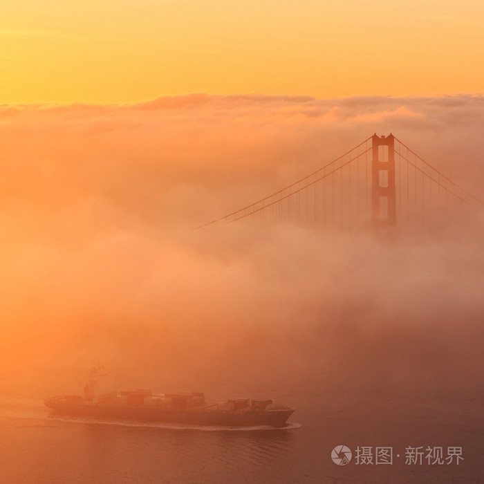 低雾在金门桥 San Francisco