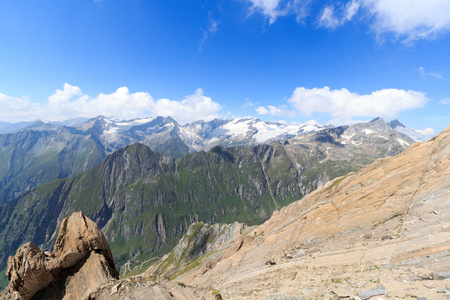 与陶恩山阿尔卑斯山，奥地利的 Dreiherrnspitze 山冰川全景