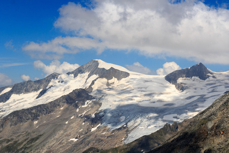 山顶 Grossvenediger 南脸和冰川在陶恩山阿尔卑斯山，奥地利