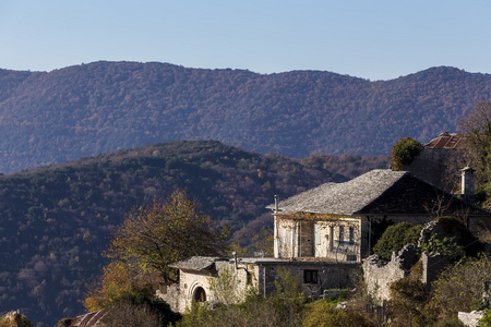 风景如画的村庄里的 zagori 地区，希腊北部 vitsa