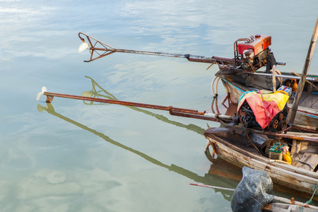 泰国长长的尾巴钓鱼船
