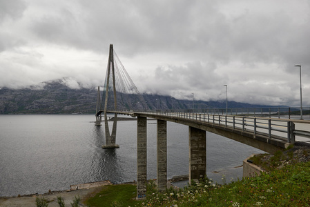 Helgelands 桥，桑内舍恩