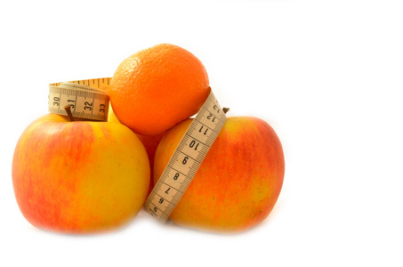 成熟的水果与测量的磁带饮食