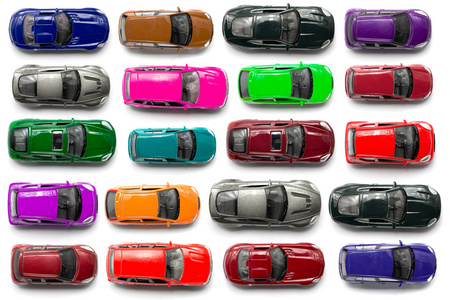 顶视图上丰富多彩的汽车玩具