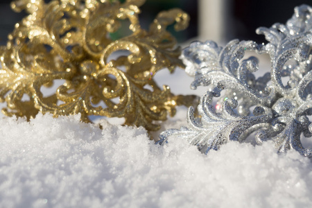 雪上的金银雪花