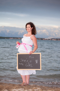 孕妇在海滩上