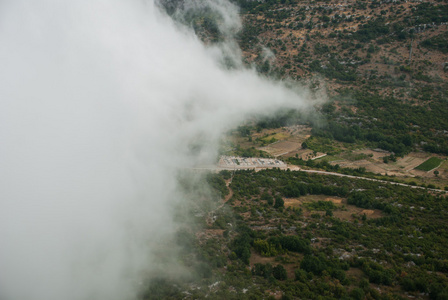 克罗地亚的山里，有雾和云
