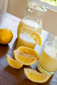 壶和杯自制柠檬水