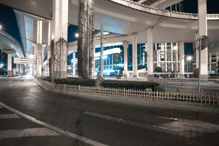 城市的夜景，路高架桥夜晚