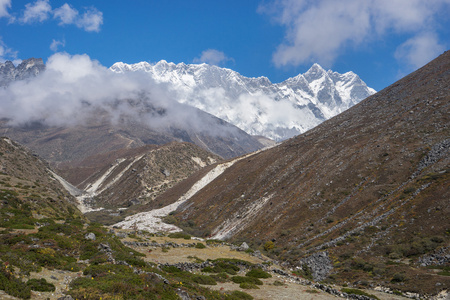 努墙和洛子峰山