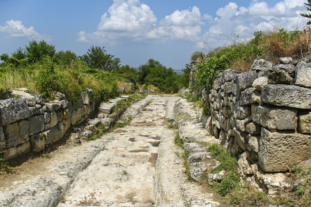 中世纪的城墙的城市的废墟。街头 Chufut 羽衣甘蓝。巴赫奇萨赖。克里米亚半岛