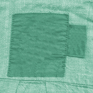 绿色空白纺织品标签上绿色纺织背景