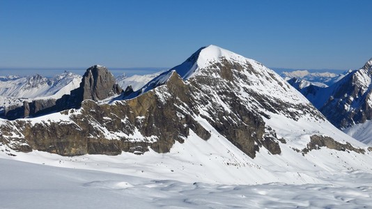 Mt Brun 查看从德迪亚布勒雷冰川滑雪场
