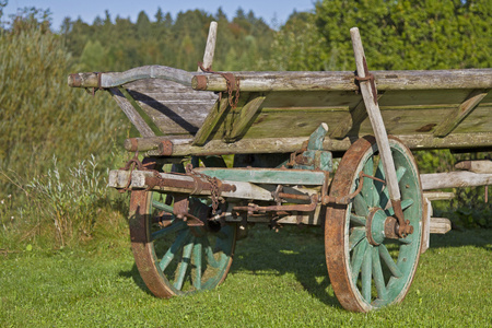 旧的拖车的细节照片