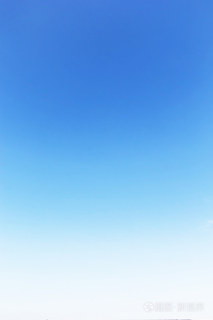 蓝蓝的天空背景没有云软焦点