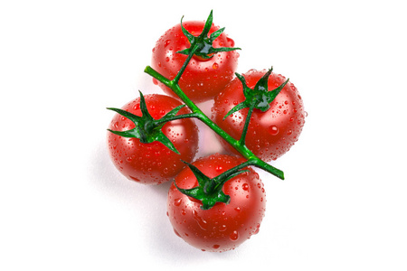 四个樱桃西红柿上白色垂直孤立的藤上