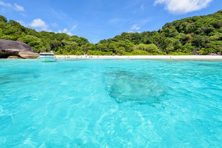 在泰国普吉岛湾海滨