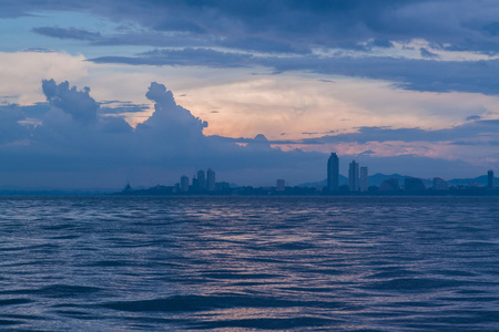 晚上蓝海景