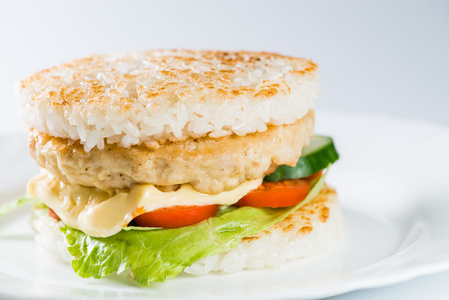 米汉堡日本食品特写, 米饭汉堡包,送达烤肉照片