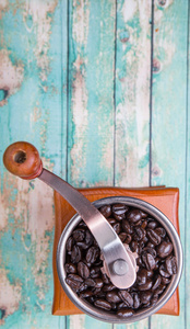 咖啡豆和咖啡磨