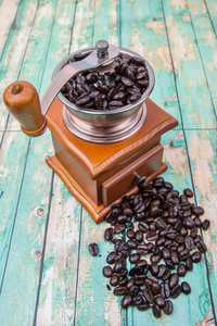 咖啡豆和咖啡磨