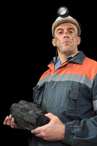 矿工伸出一大批能源丰富的煤炭