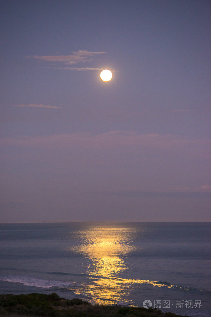 月出时间的海洋