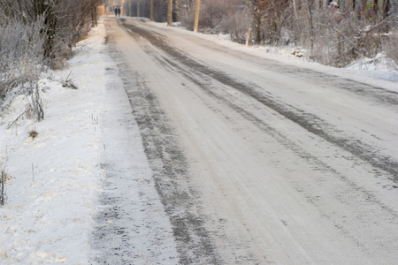 冬季道路积雪