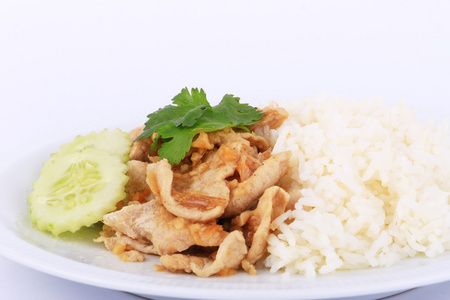 泰国最喜欢的菜，炒肉片大蒜和水稻和黄瓜