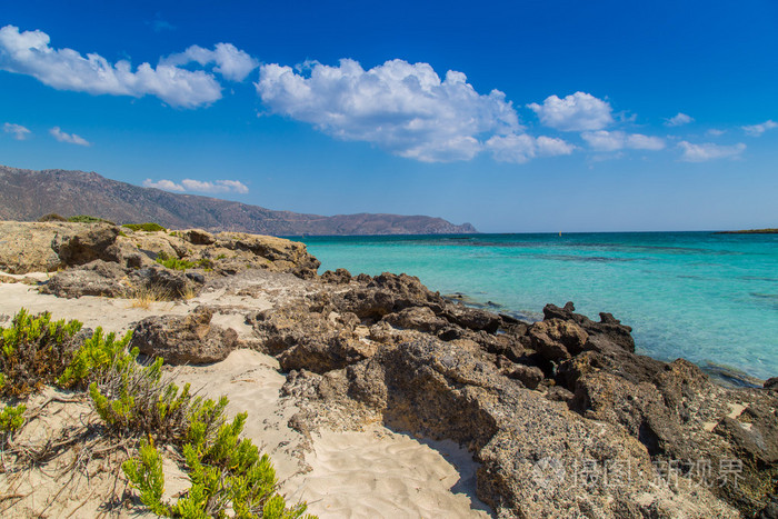 在希腊的小岛上美丽的海滩