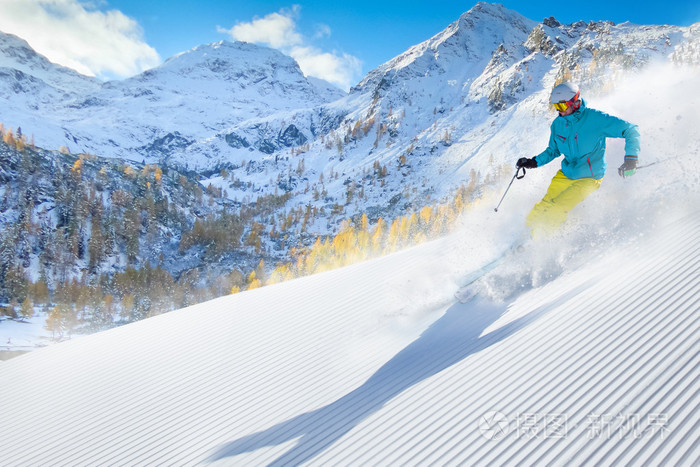在高山滑雪下坡滑雪者照片-正版商用图片1l9kbl-摄图新视界