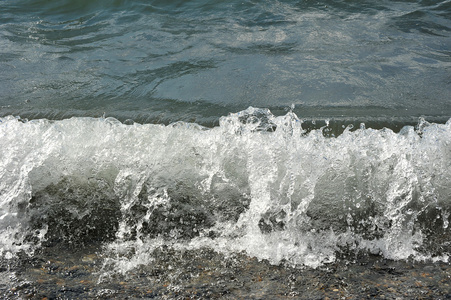 背景的长白, 波浪和风暴