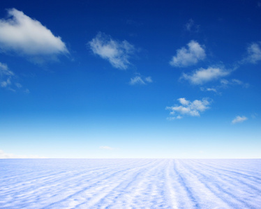 雪山和蓝蓝的天空