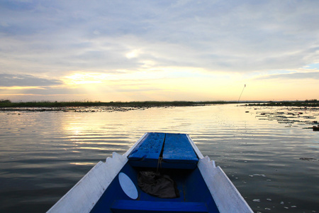 泰国湖中的小船