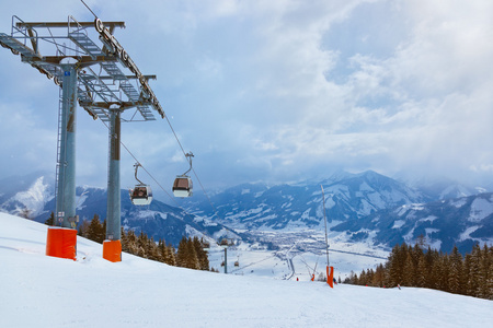 高山滑雪度假村湖畔奥地利