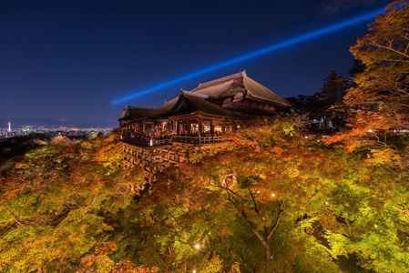 激光点燃显示在清水德拉寺