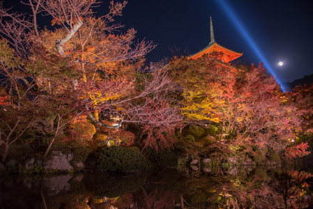 激光点燃显示在清水德拉寺