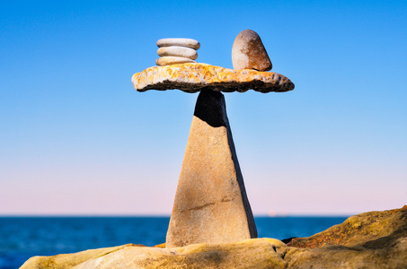 平衡力海滩石头图片