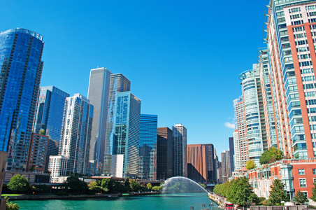 芝加哥, 乌萨 全景天际线和城市的摩天大楼的看法, 从芝加哥河上的运河巡航看到