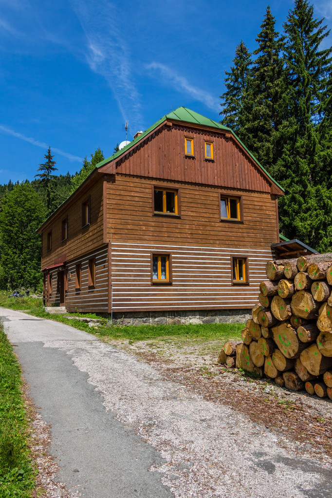 美丽的房子小屋照片-正版商用图片1laj4z-摄图新视界