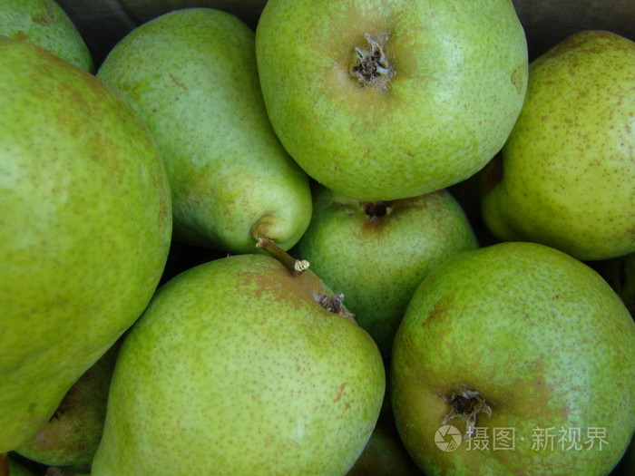成熟的绿色梨子