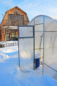 乡间别墅和聚碳酸酯温室冬季
