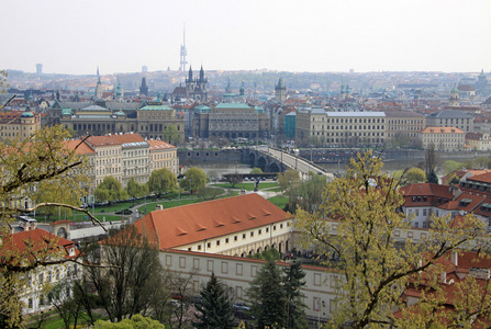 布拉格，捷克共和国2013 年 4 月 23 日 布拉格城堡区从晨雾鸟瞰图