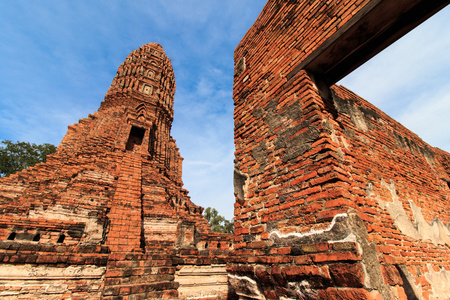 佛塔宝塔，宝塔雕塑的佛在乐声寺庙，古代暹罗文明